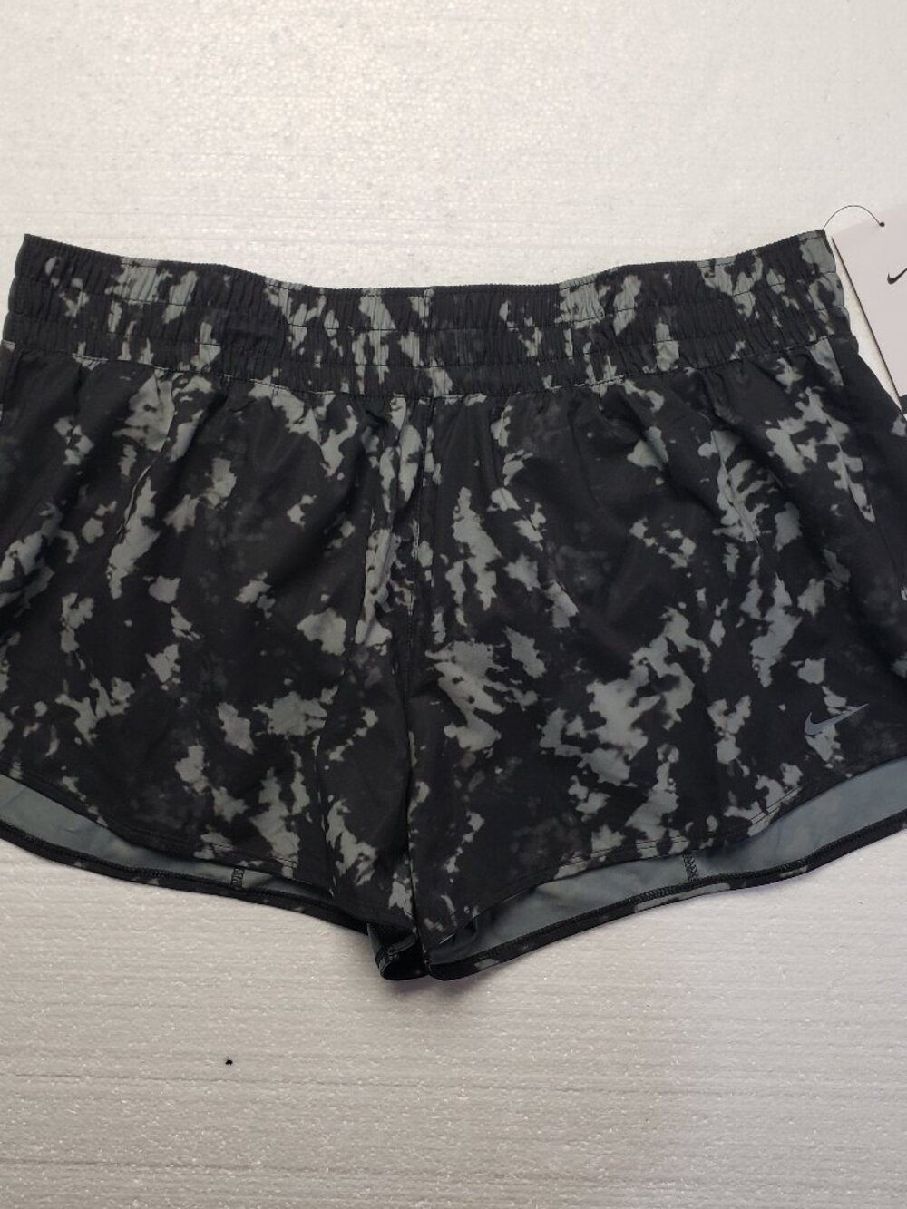 Nike Women's Dri-Fit Mid-Rise 3" Brief-Lined Printed Short in Black size XL NWT - Picture 5 of 12
